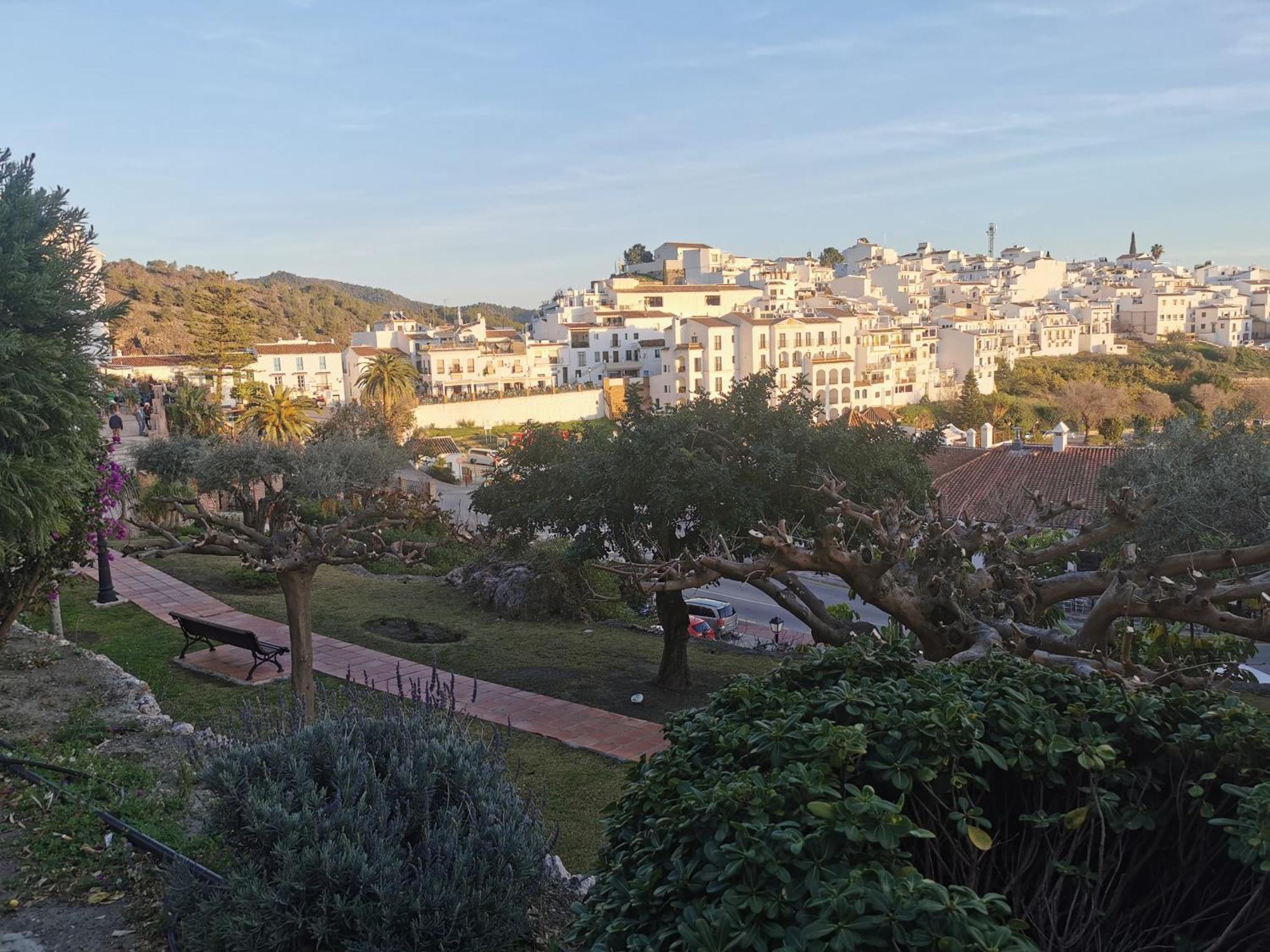 Maria Platero Apartment: Central with Panoramic Old Town and Mediterranean Views Frigiliana Exterior photo